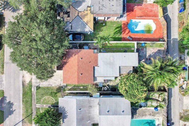 Building Photo - 2419 Coolidge St