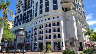 Building Photo - VACATION RENTAL Amazing 2/2 condo in the heart of downtown Sarasota with Bay View!