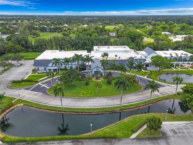 Building Photo - 7290 Kinghurst Dr