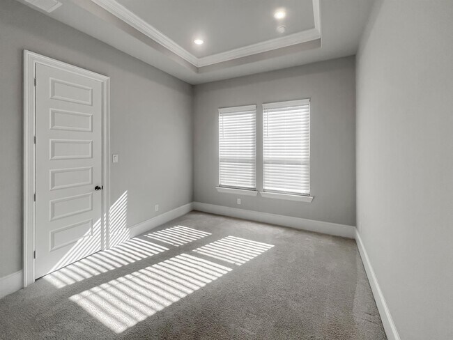 Building Photo - 16807 Hemlock Grove Dr