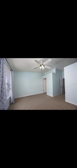 Building Photo - 4415 SW 34th St