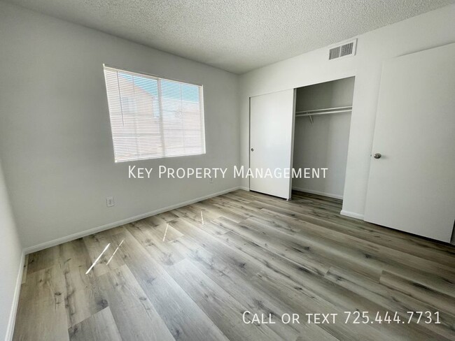 Building Photo - NEWLY UPGRADED 2BD 1BA CONDO * UPSTAIRS UN...