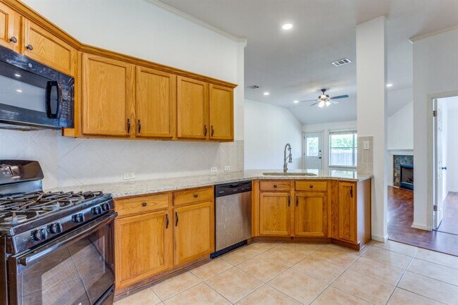 Building Photo - 648 Columbine Ave