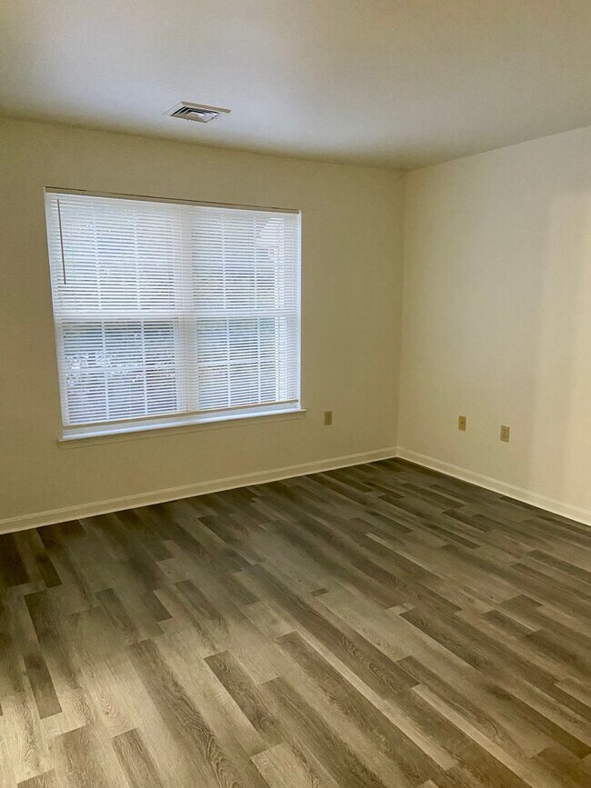 Building Photo - 6437 Terrace Ct