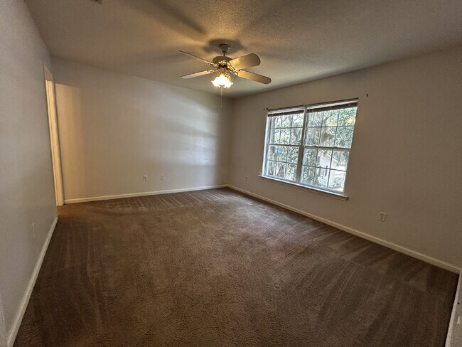 Building Photo - Apartment for Rent