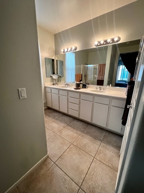 Master Bath with double vanity - 8325 Carnoustie Ave