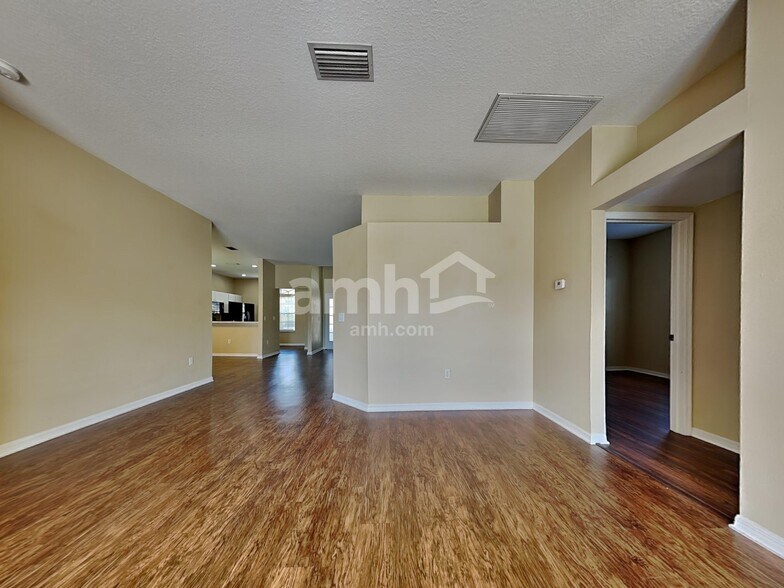 Building Photo - 7044 Monarch Park Dr