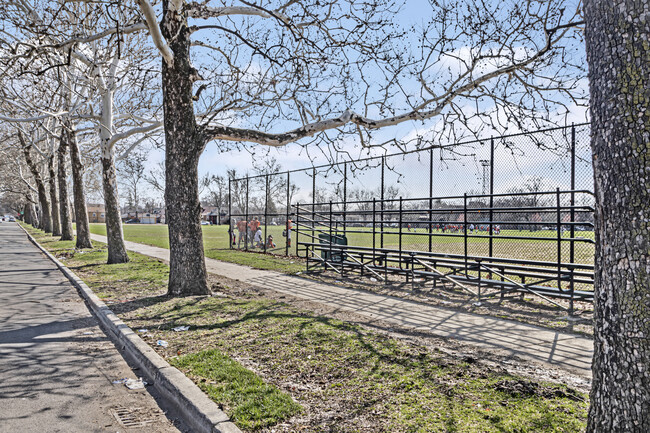 Building Photo - 9105 S Racine Ave