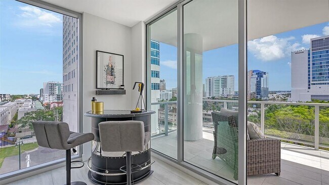 Building Photo - 301 QUAY Cmn