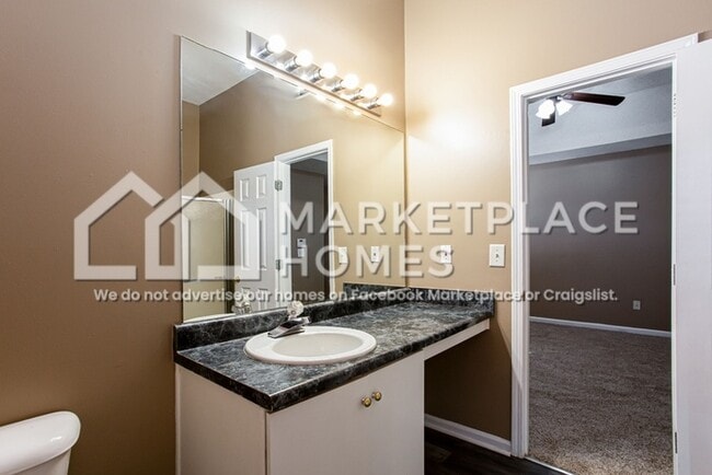 Building Photo - 832 Asbury Way