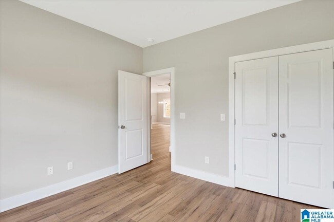 Building Photo - 725 Fallview Ct