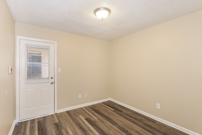 Building Photo - 2828 Lumpkin Rd