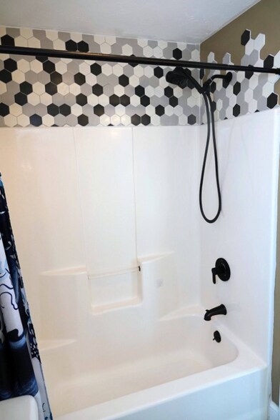 Building Photo - 330 Massasoit Rd