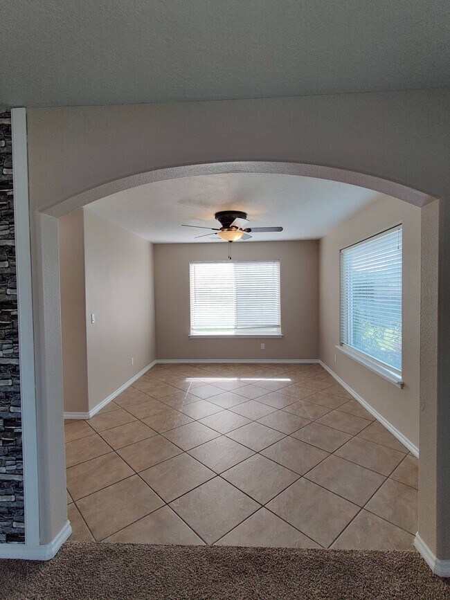Building Photo - 3915 Hayden Ln