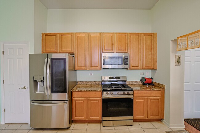 Building Photo - 1739 Tudor Ln