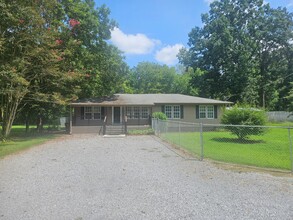 Building Photo - 4 Bedroom, 2 Bath
