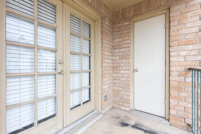 Building Photo - 14600 Fonmeadow Dr