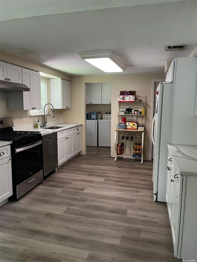 Building Photo - 1 Andrew Ct