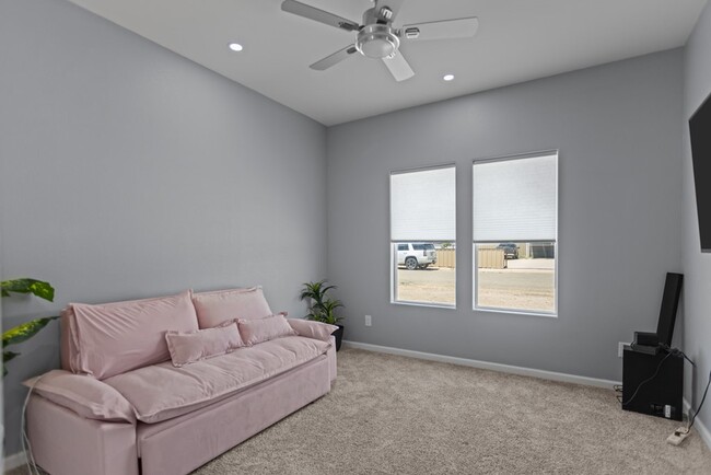 Building Photo - 12029 W Palomino Dr