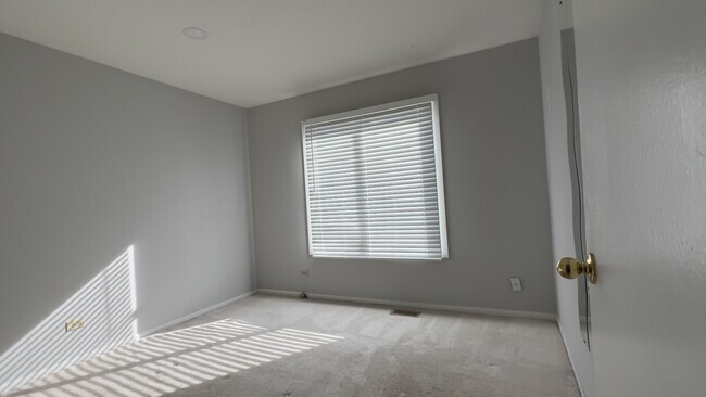 Building Photo - 385 Grissom Ct