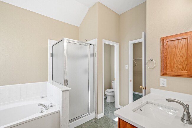 Building Photo - 8615 Traciney Blvd