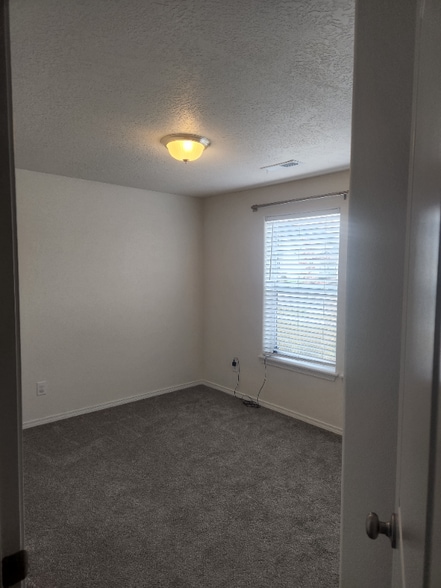 Building Photo - 592 W Brundage Way