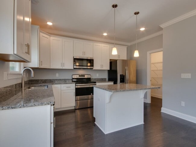 Building Photo - Spacious Luxury Townhome! Outstanding Location!
