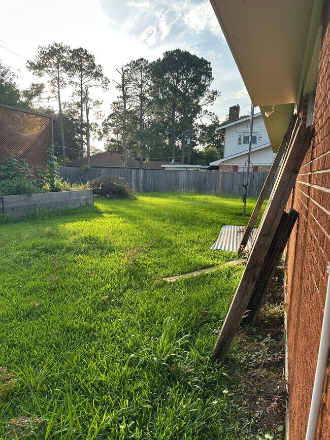 Building Photo - MID CITY SOUTH HOME FOR RENT