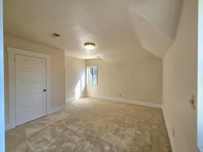 Building Photo - Large 4 Bedroom 2 Bath in Quaint Waterville