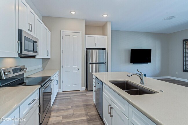 Building Photo - 61370 E Flint Dr