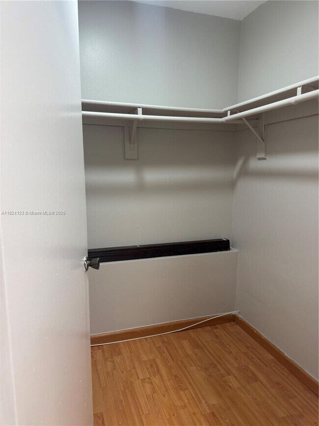 Building Photo - 10865 SW 112th Ave