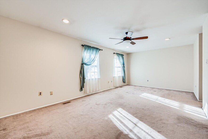 Building Photo - 1224 Thomas Ave