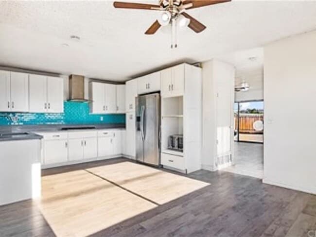 Building Photo - 764 N Glendora Ave