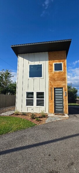 Building Photo - 404 W Wichita St