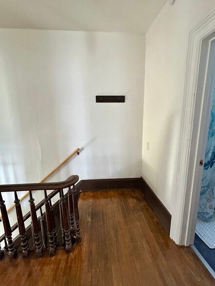 Side view of Landing - 412 W Call St