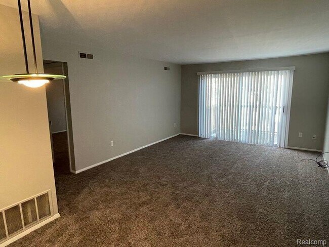 Building Photo - 910 Chestnut Hill Dr