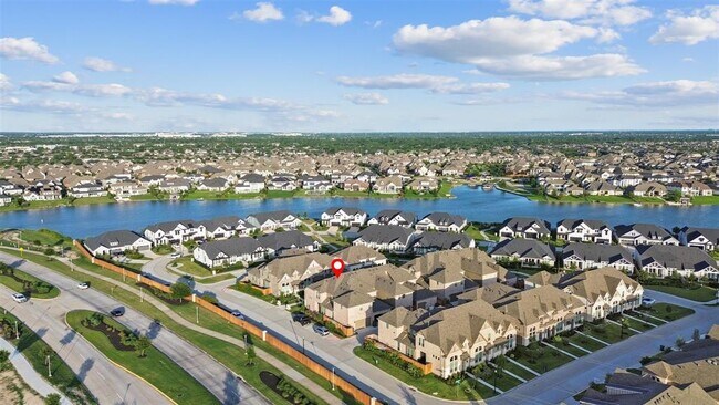 Building Photo - 18247 Lakepoint Rdg Ln