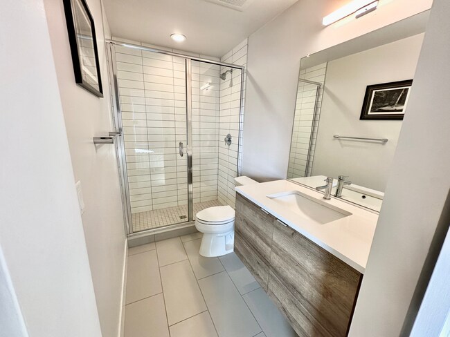 Master bedroom bathroom - 1810 Irving St