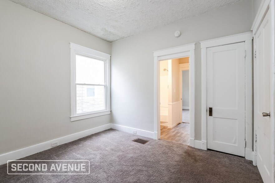 Building Photo - 635 S 43rd St