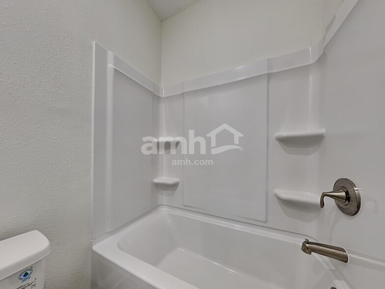 Building Photo - 11614 Hillside Dr