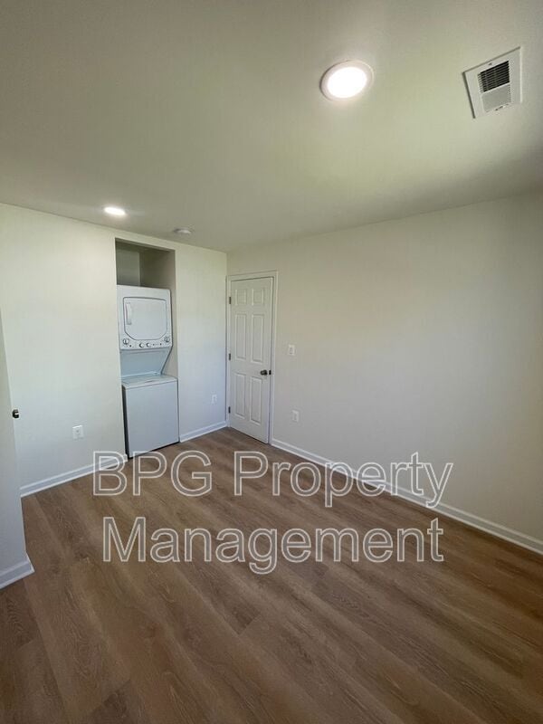 Building Photo - 79 Horner St