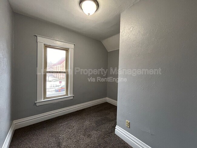 Building Photo - 1832 S Burdick St