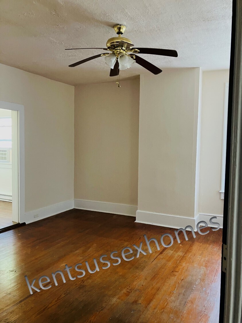 14X14 Living room with high ceilings - 112 Mechanic Street