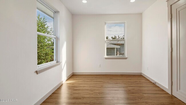 Building Photo - 112 N Gayle Ave
