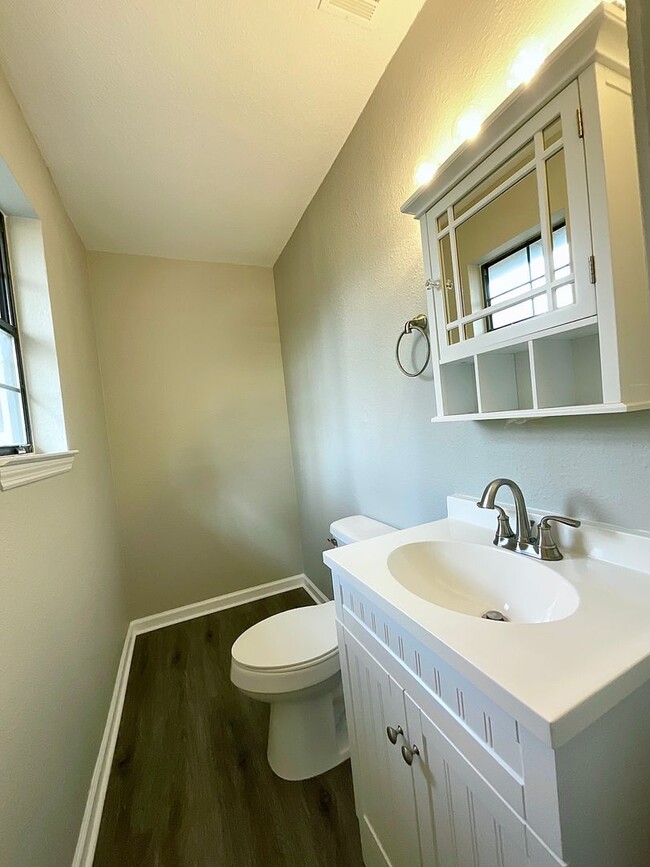 Building Photo - 2003 Doris Dr