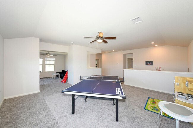 Building Photo - Nestled in the highly sought-after Scenic ...