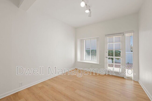 Building Photo - 8451 La Mesa Blvd