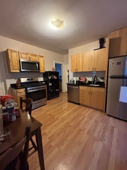 Primary Photo - 20 Raven St