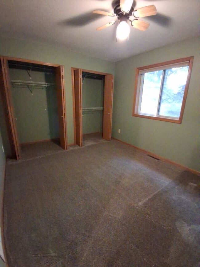 Building Photo - Beautiful 4 Bedroom House in Prescott, WI!...