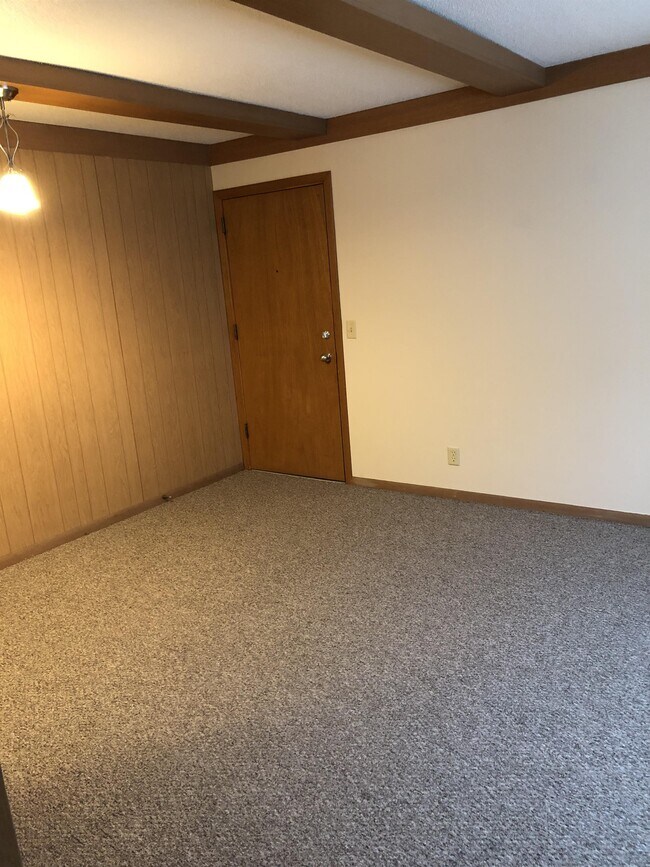 Building Photo - 2012 Cedar St